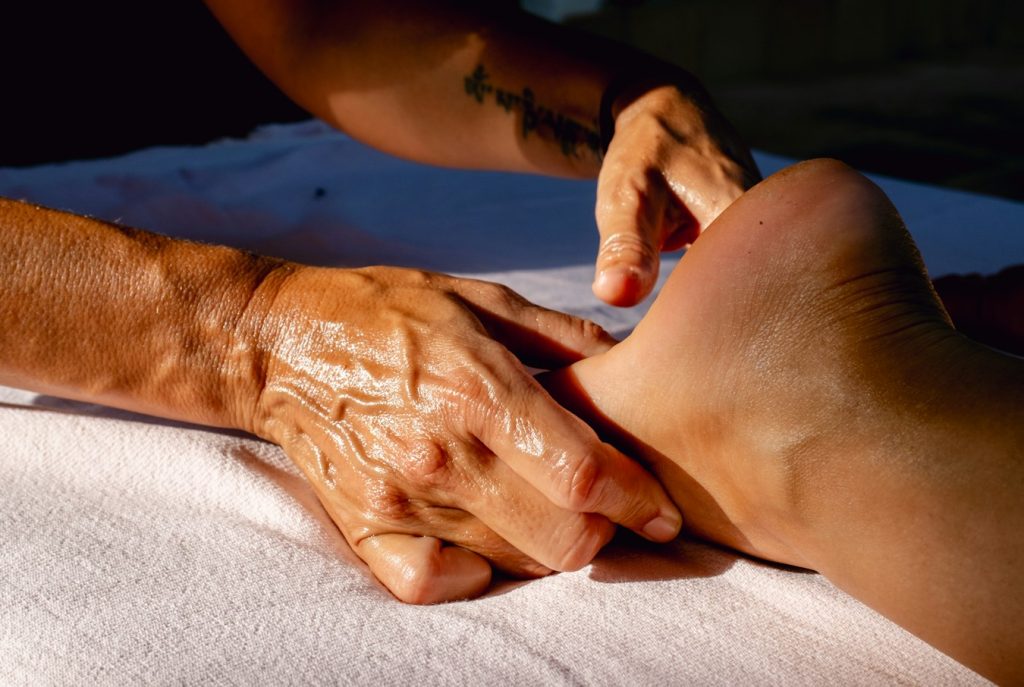 Pijat refleksi kaki di Relaxology untuk relaksasi dan sirkulasi darah, FAQ seputar pijat refleksi